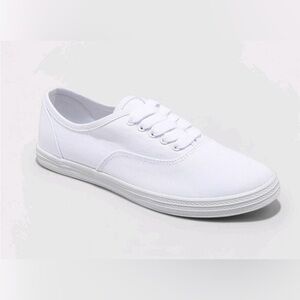 🩵NWT Universal thread Classic White Canvas Sneakers🩵 size 8 W ,Box C .